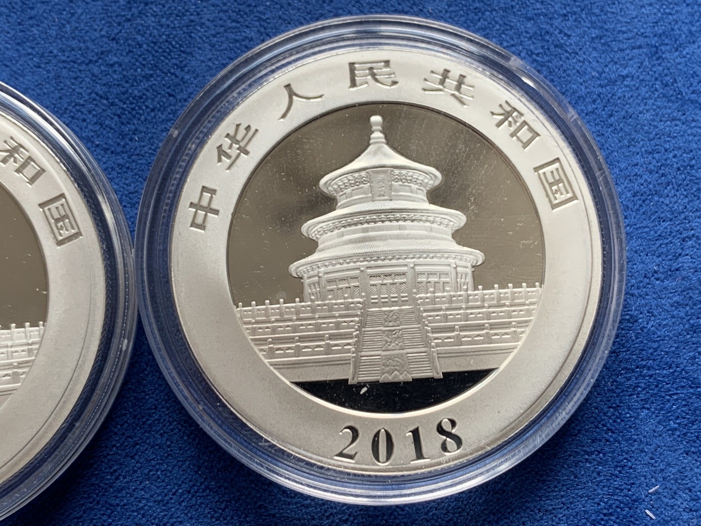 《竞宝斋》第263场-周日，周一 2场连拍 (全场包邮) 两枚一对 2018熊猫银币 状态非常好