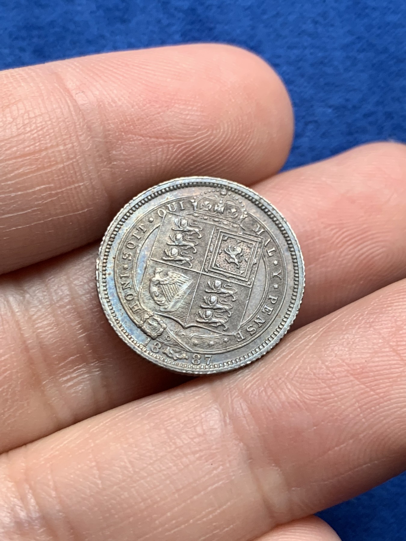 《竞宝斋》第263场-周日，周一 2场连拍 (全场包邮) 带盒 6枚一组 英国 1887 维多利亚 高冠版 银币 黑包浆 细节见图 从3便士到双福林银币