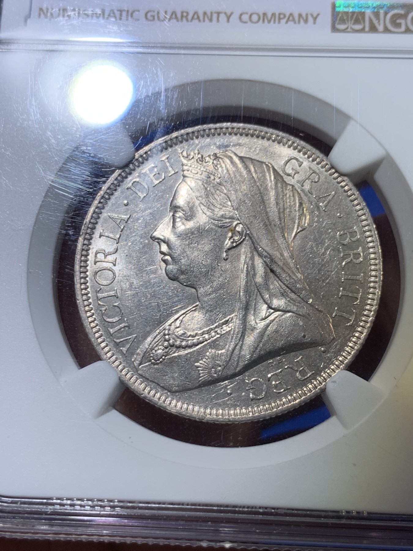 《竞宝斋》第263场-周日，周一 2场连拍 (全场包邮) NGC MS62 英国 1893年 维多利亚 半克朗 银币（首年版本，银光熠熠，难得好品）