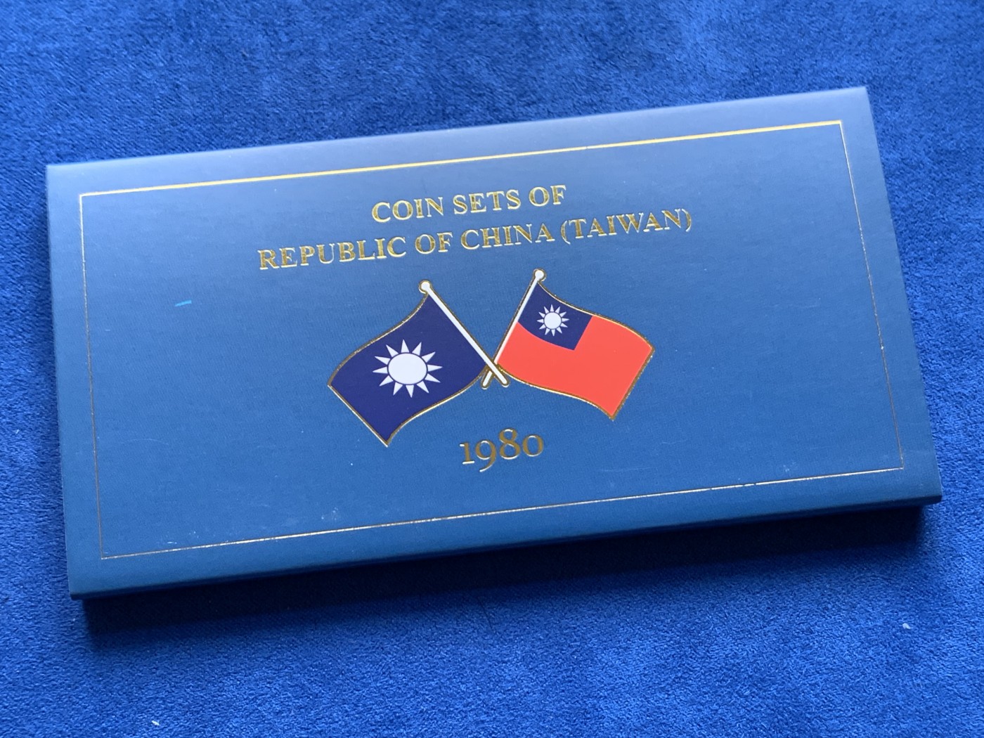 《竞宝斋》第263场-周日，周一 2场连拍 (全场包邮) 中国台湾省1980年官方套币，包括蒋像五元，兰花一元，铜五角，铝一角，共四枚，全新品，关门币，套装比较少