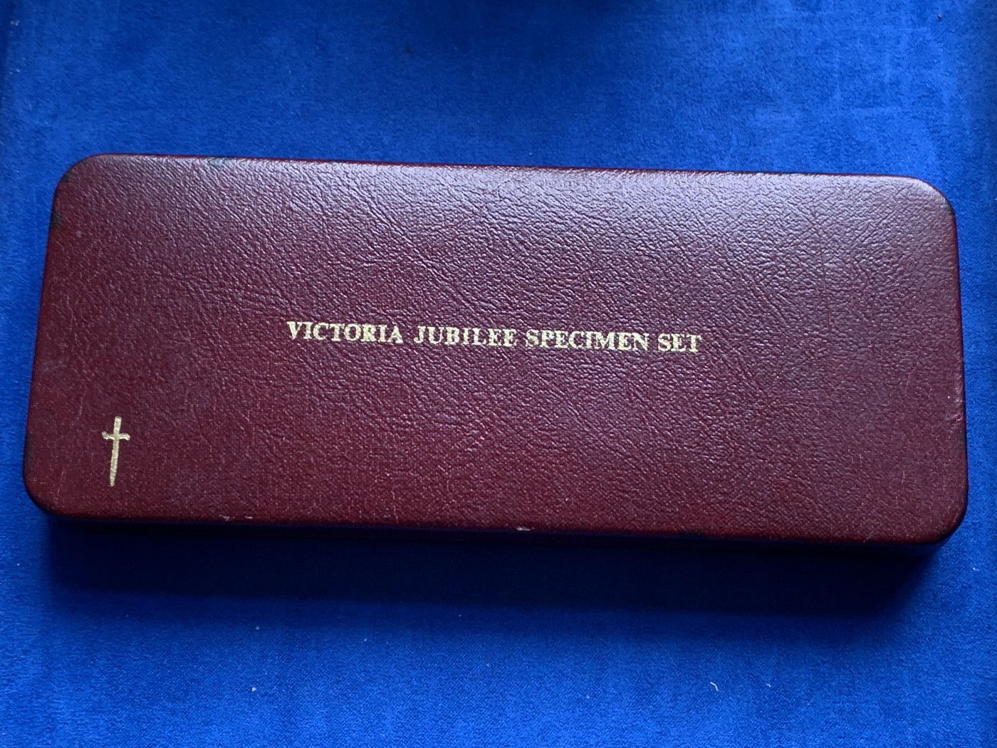 《竞宝斋》第263场-周日，周一 2场连拍 (全场包邮) 带盒 6枚一组 英国 1887 维多利亚 高冠版 银币 黑包浆 细节见图 从3便士到双福林银币