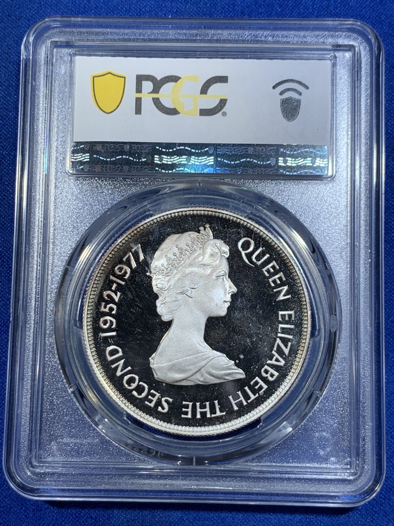 《竞宝斋》第263场-周日，周一 2场连拍 (全场包邮) PCGS PR67DCAM 1977年特里斯坦-达库尼亚群岛女皇登基25周年银币 高浮雕打制 是女王收藏中不可或缺的品类