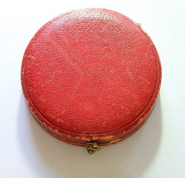 法国1845年 圣母抱婴高浮雕精制大镀金章 原盒 43MM
