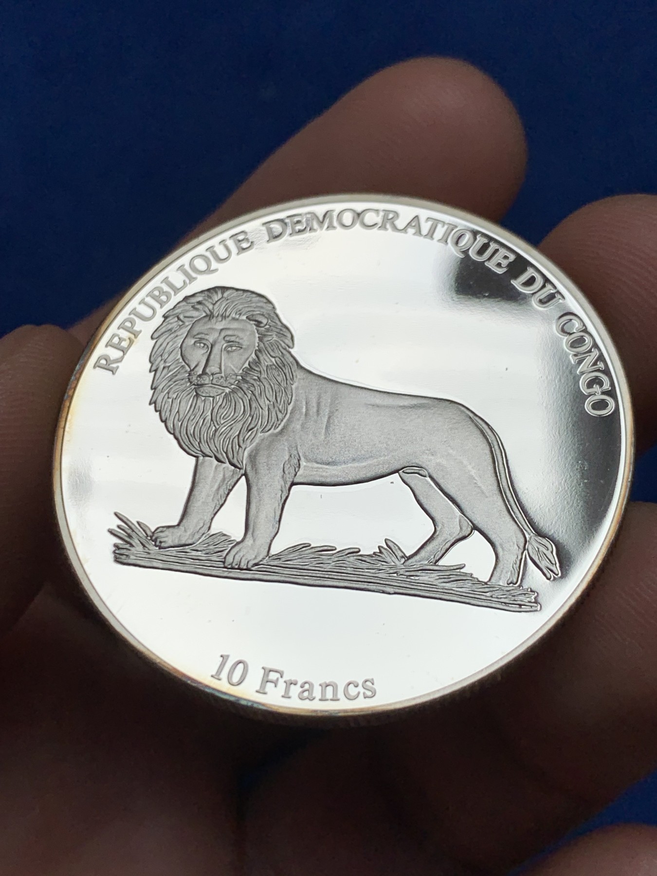 《竞宝斋》第263场-周日，周一 2场连拍 (全场包邮) 2002年 刚果草原狮子10法郎银币 背面为乔治·巴顿和坦克 925银 26克