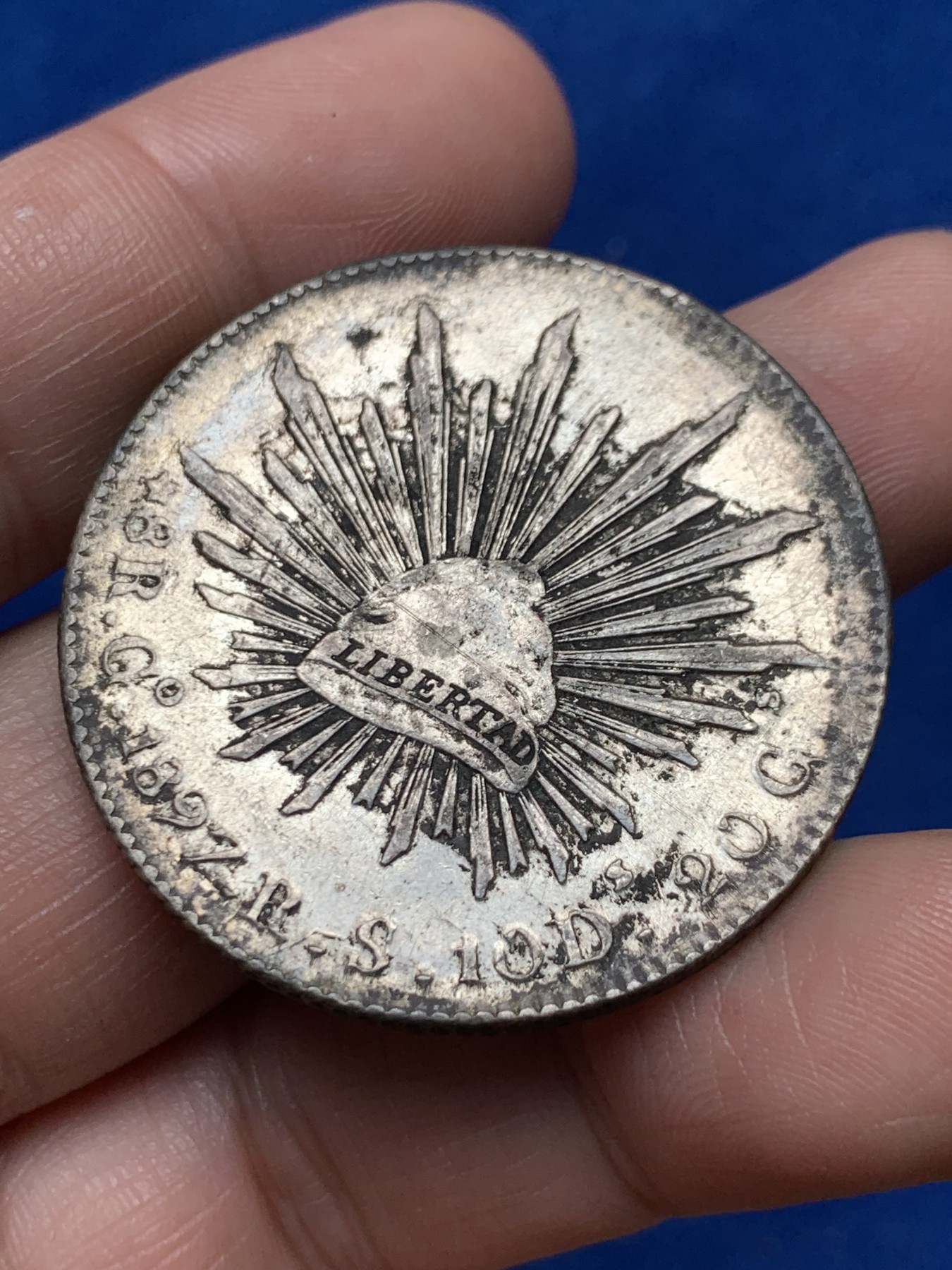 《竞宝斋》第263场-周日，周一 2场连拍 (全场包邮) 墨西哥1897年花边鹰洋8R银币 原味包浆 细节见图