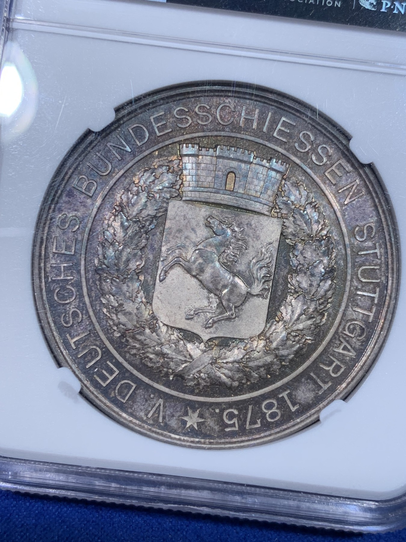 《竞宝斋》第263场-周日，周一 2场连拍 (全场包邮) NGC MS62 德国1875年斯图加特射击节纪念银章，镜面底板，双面五彩包浆，德国早期射击节大银章，稀少品种！