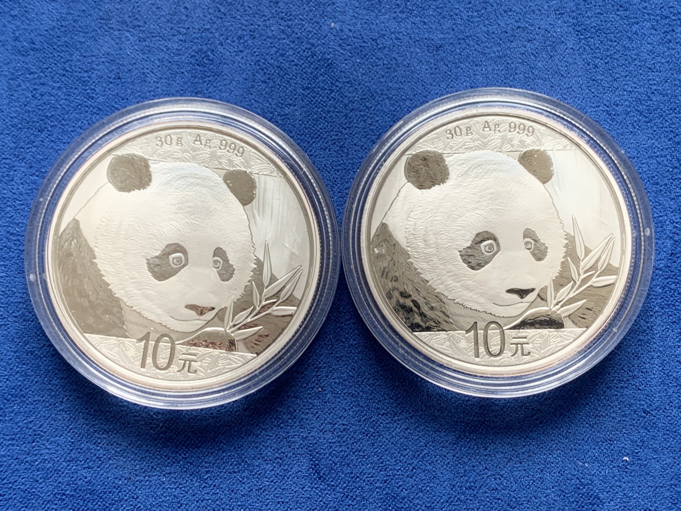 《竞宝斋》第263场-周日，周一 2场连拍 (全场包邮) 两枚一对 2018熊猫银币 状态非常好