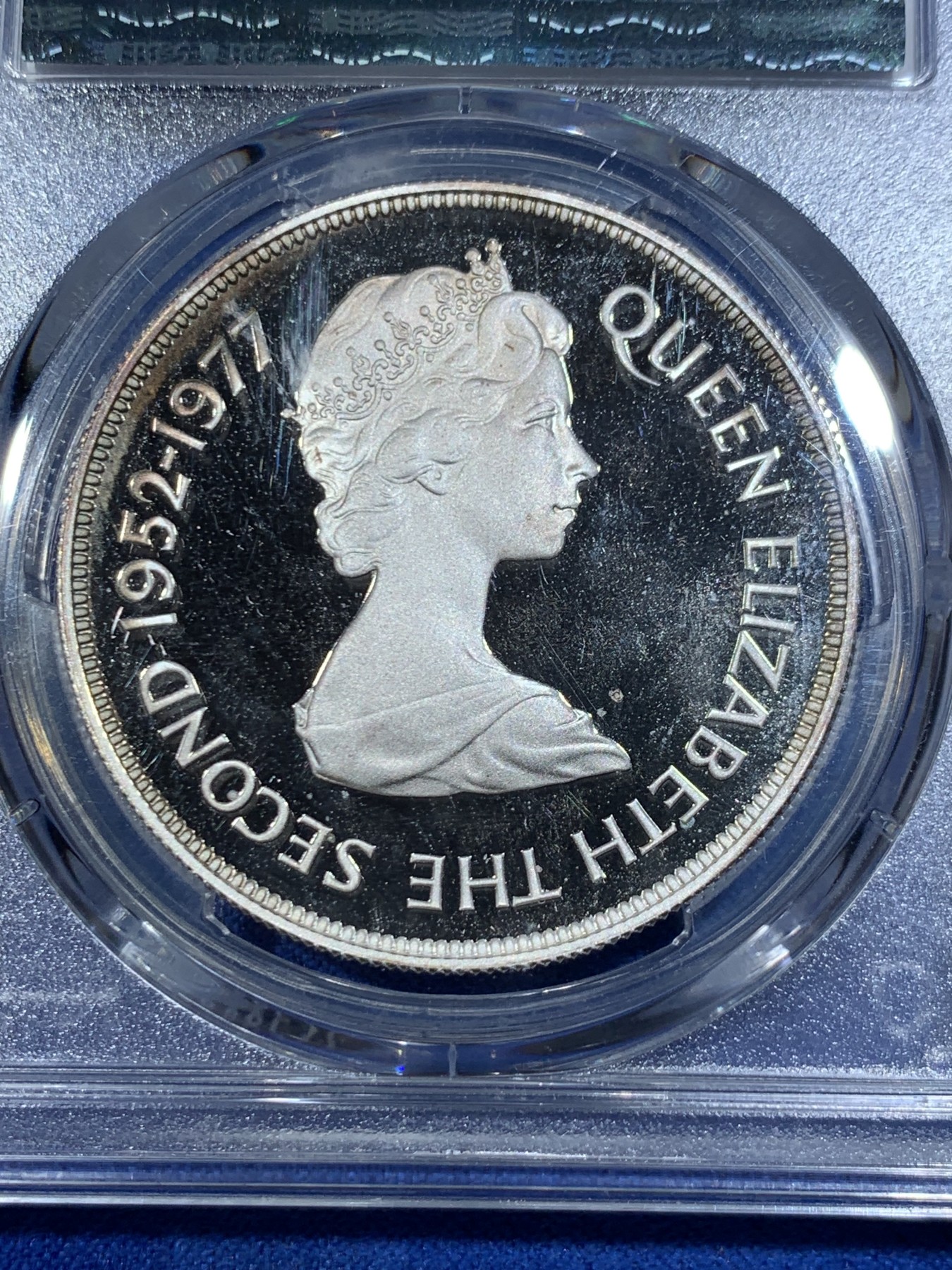 《竞宝斋》第263场-周日，周一 2场连拍 (全场包邮) PCGS PR67DCAM 1977年特里斯坦-达库尼亚群岛女皇登基25周年银币 高浮雕打制 是女王收藏中不可或缺的品类