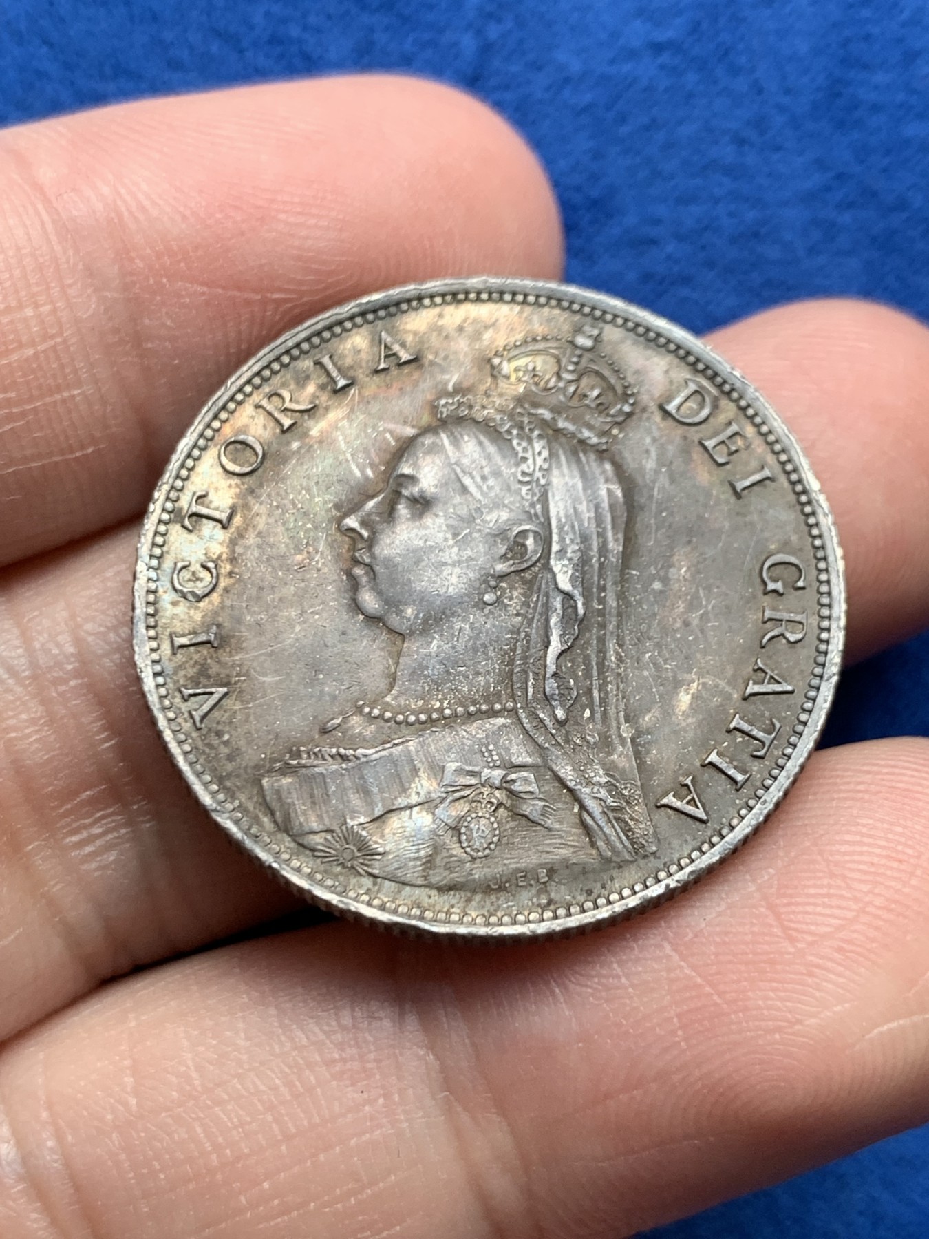 《竞宝斋》第263场-周日，周一 2场连拍 (全场包邮) 带盒 6枚一组 英国 1887 维多利亚 高冠版 银币 黑包浆 细节见图 从3便士到双福林银币