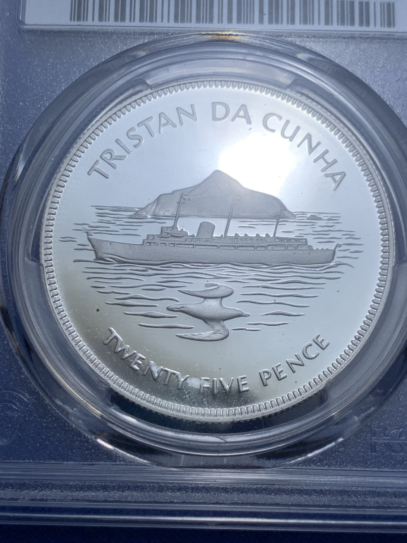 《竞宝斋》第263场-周日，周一 2场连拍 (全场包邮) PCGS PR67DCAM 1977年特里斯坦-达库尼亚群岛女皇登基25周年银币 高浮雕打制 是女王收藏中不可或缺的品类