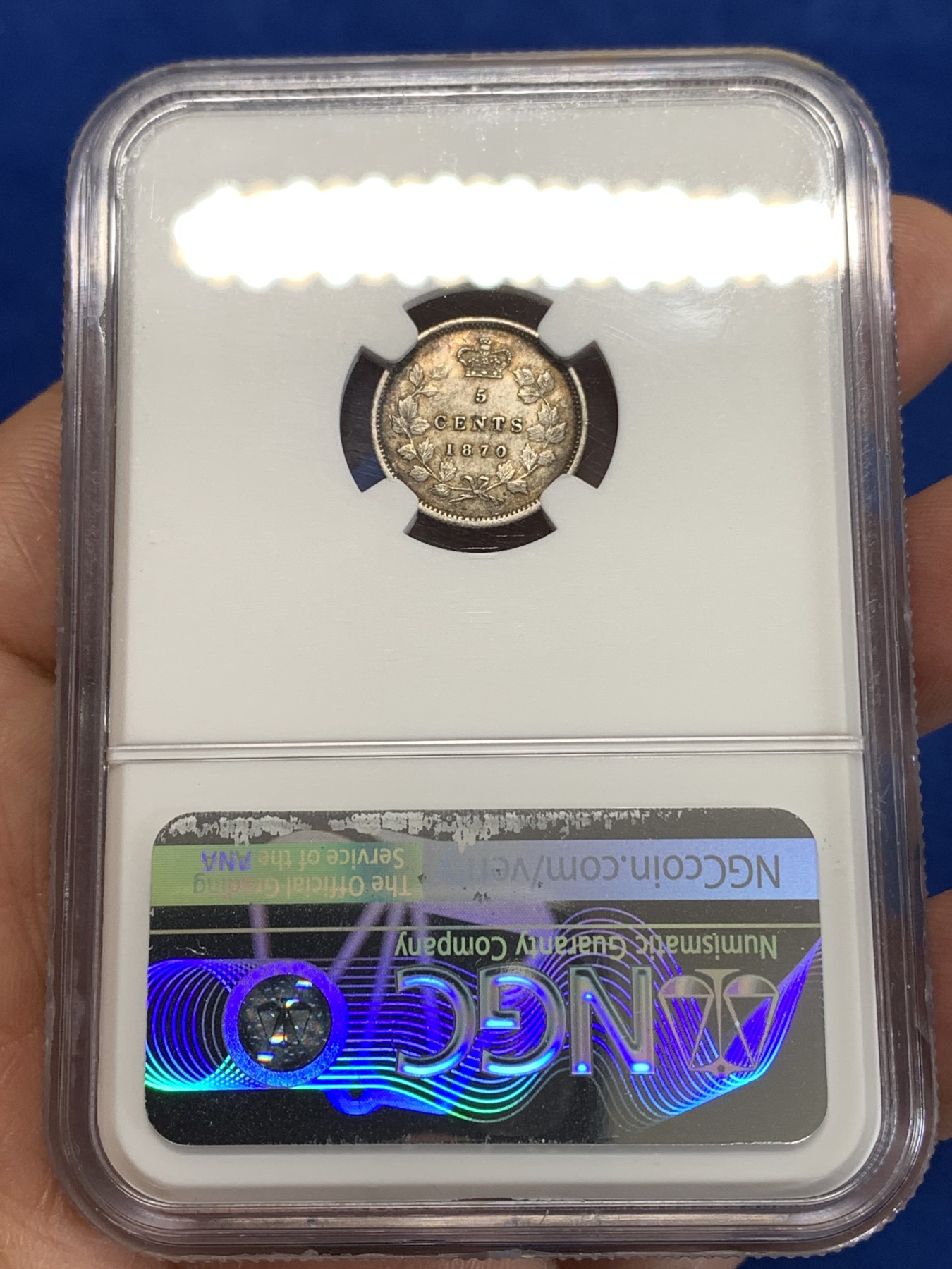 《竞宝斋》第263场-周日，周一 2场连拍 (全场包邮) NGC AU55 加拿大1870年小维5分银币，925银，独特的小维年轻头像。早期的加拿大小维出分都难得，60分书价250美元，更高分仅有3枚。