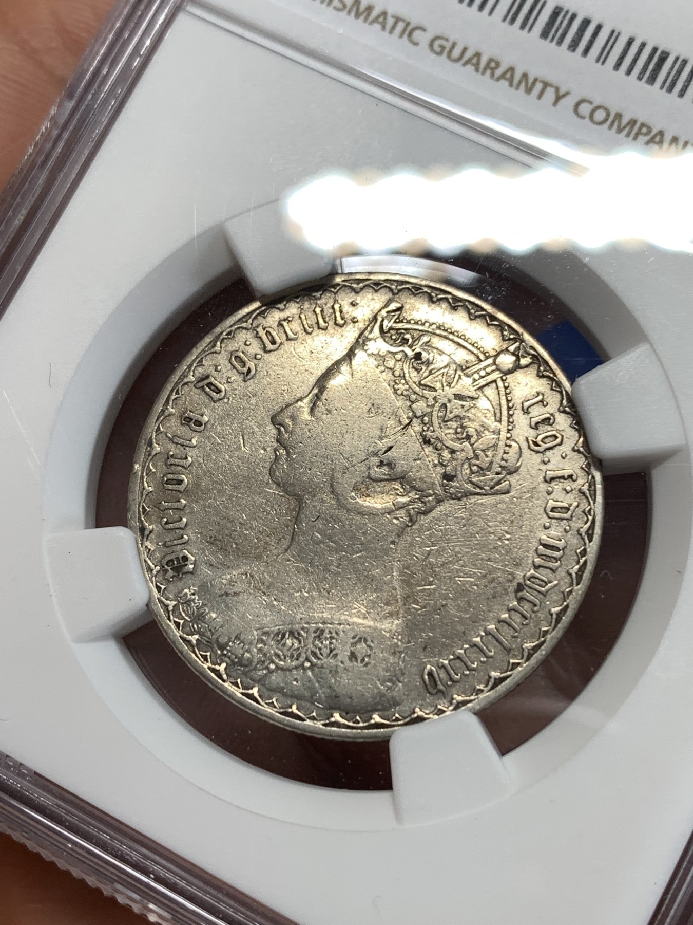 《竞宝斋》第263场-周日，周一 2场连拍 (全场包邮) NGC VFD 英国1885年维多利亚哥特弗洛林银币