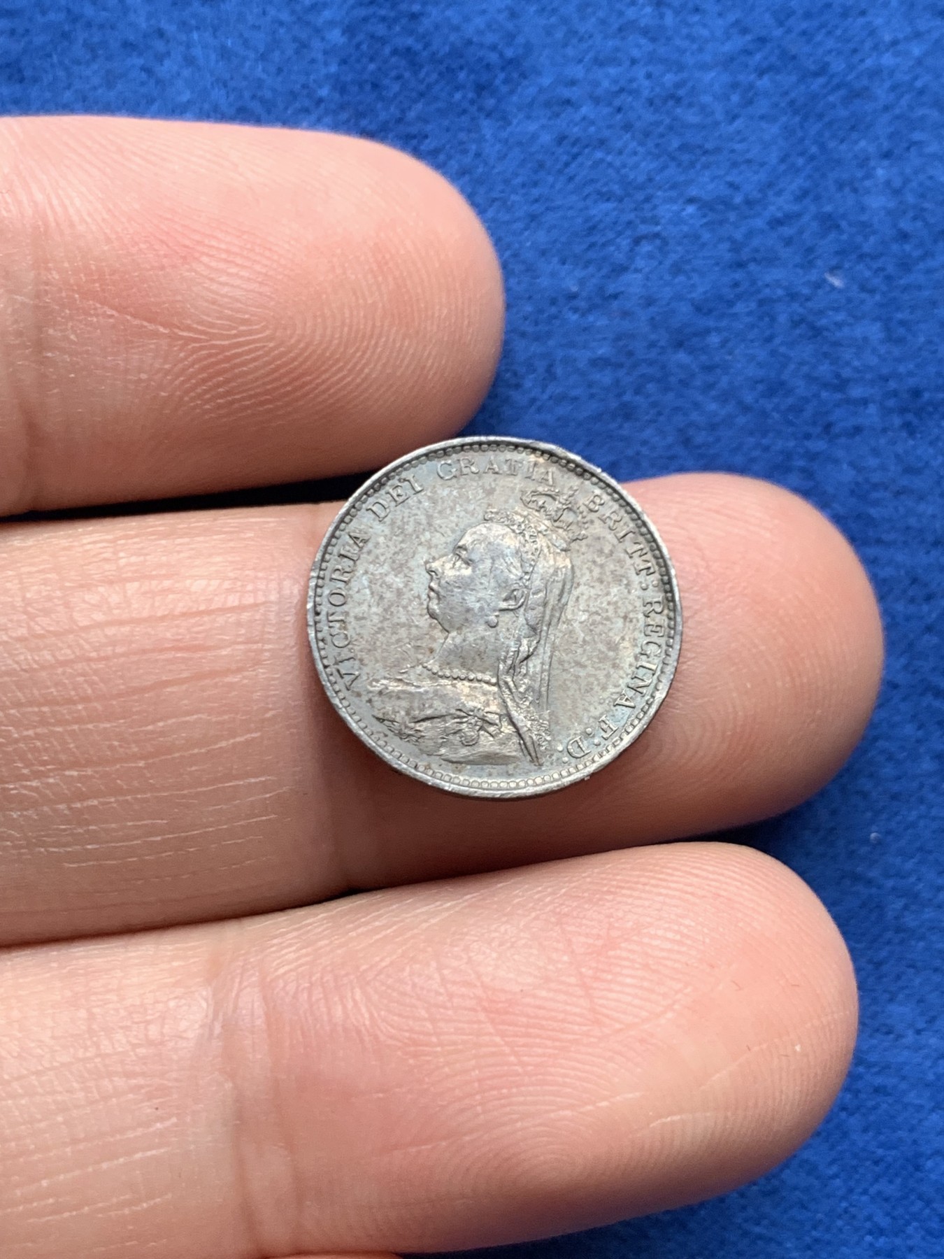 《竞宝斋》第263场-周日，周一 2场连拍 (全场包邮) 带盒 6枚一组 英国 1887 维多利亚 高冠版 银币 黑包浆 细节见图 从3便士到双福林银币