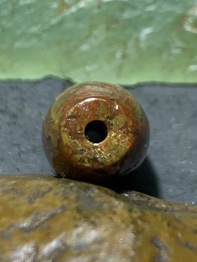 精美亚光冰飘战国红玛瑙手工雕刻双鱼桶珠一个(寓意，富贵有余）， 精美亚光冰飘战国红玛瑙手工雕刻双鱼桶珠一个(寓意，富贵有余），