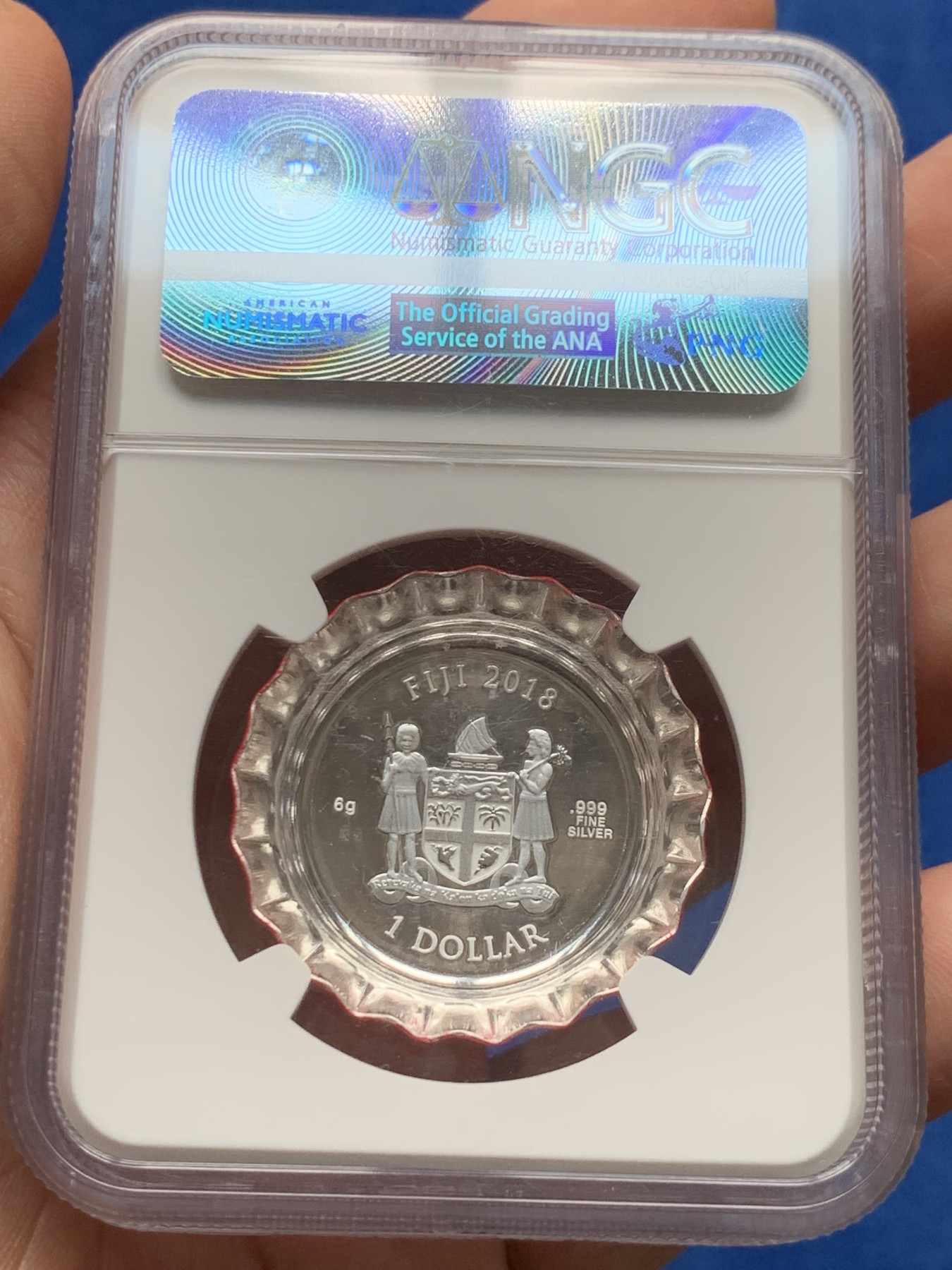 《竞宝斋》第263场-周日，周一 2场连拍 (全场包邮) NGC PF69UC 斐济2018年可口可乐瓶盖彩色异形银币，马到成功特殊标签，带证书