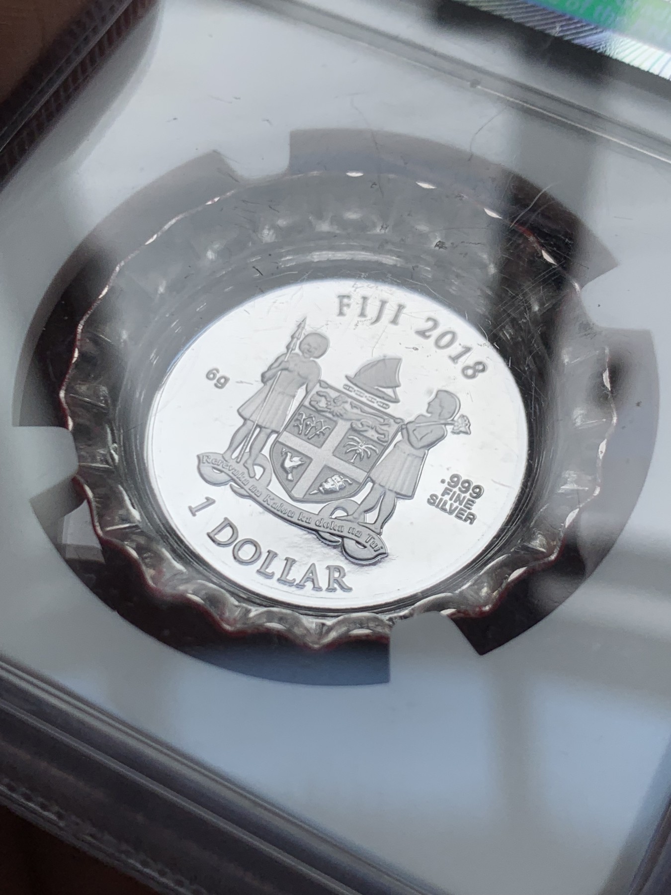 《竞宝斋》第263场-周日，周一 2场连拍 (全场包邮) NGC PF69UC 斐济2018年可口可乐瓶盖彩色异形银币，马到成功特殊标签，带证书