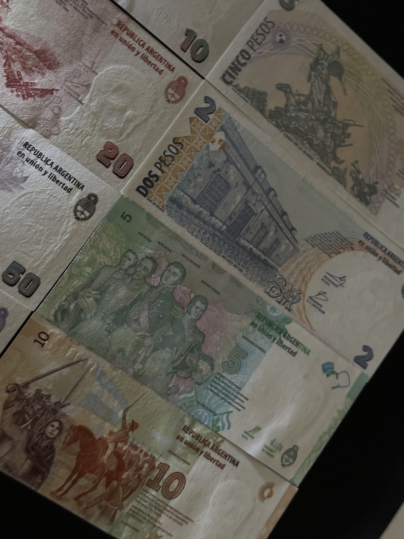 《外钞收藏家》第三百六十五期（连拍第二场） 阿根廷8张一起 全新UNC