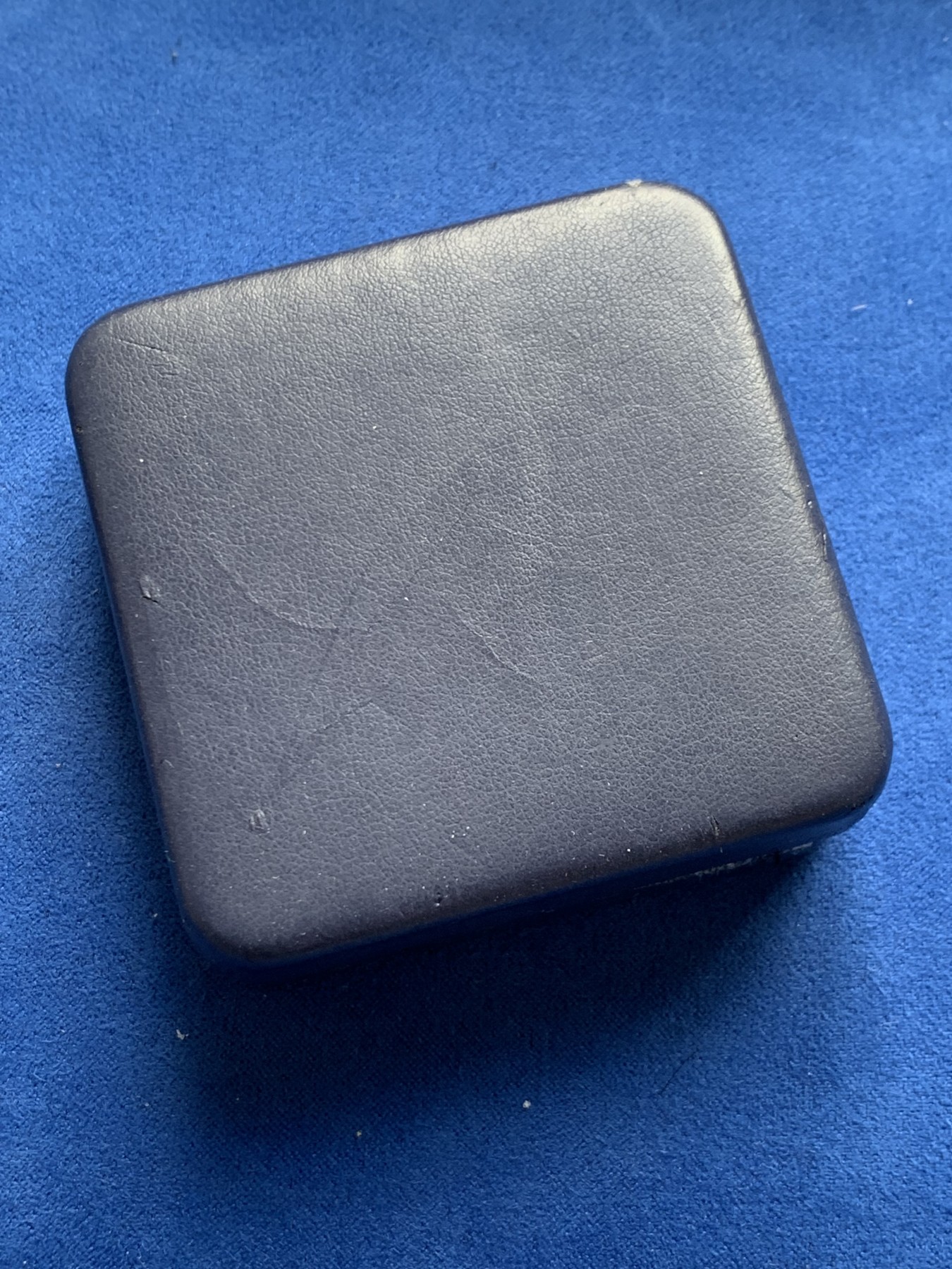 《竞宝斋》第263场-周日，周一 2场连拍 (全场包邮) 拉脱维亚2006年发行的国家独立日“双刃之图”纪念银币-1拉兹（克劳斯获奖币-2008年最佳当代时事币，限量发行5000枚，市价850+） 31.47克 38.61mm 925银 带盒证