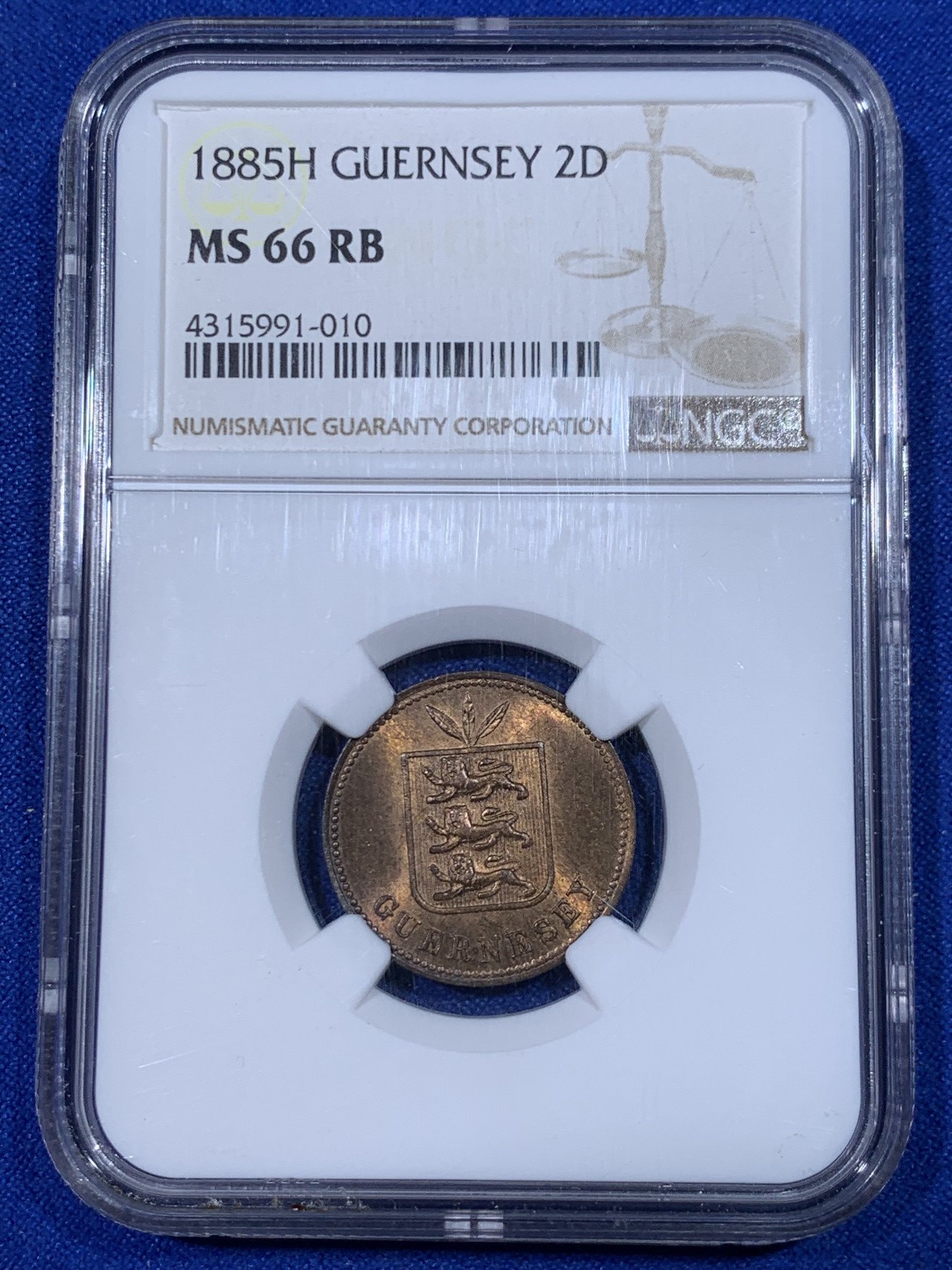 《竞宝斋》第263场-周日，周一 2场连拍 (全场包邮) NGC MS66RB 根西顿1885年3叶雄狮版2道布 极高分铜币
