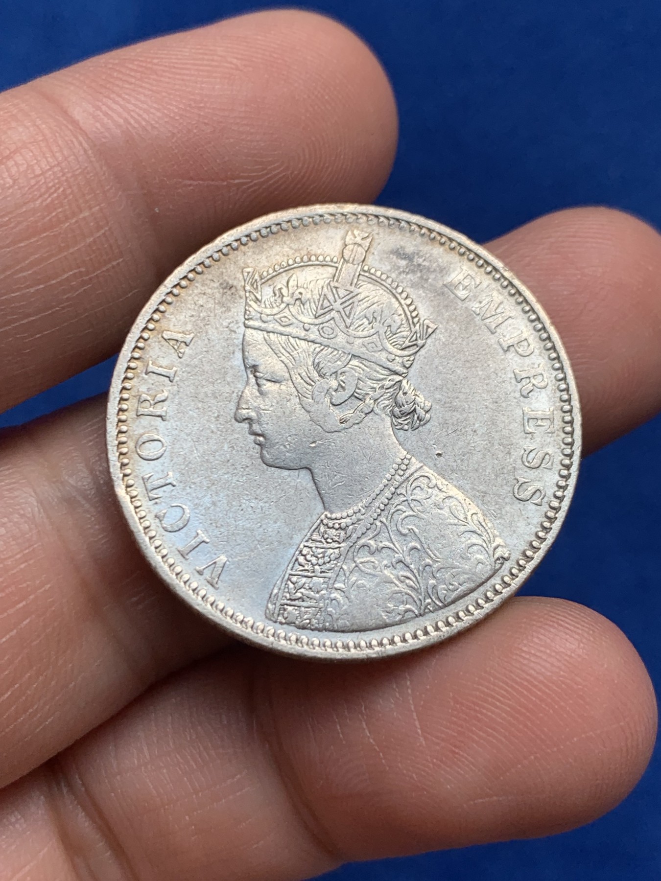 《竞宝斋》第263场-周日，周一 2场连拍 (全场包邮) 英属印度 1877 维多利亚 1卢比 银币