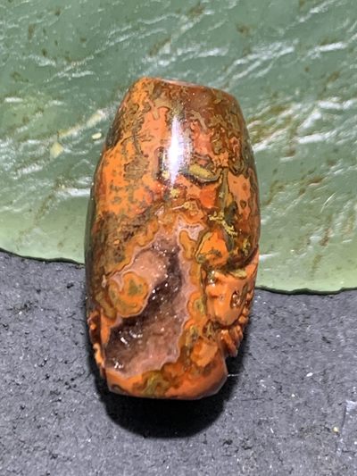 精美亚光冰飘战国红玛瑙手工雕刻双鱼桶珠一个(寓意，富贵有余）， 精美亚光冰飘战国红玛瑙手工雕刻双鱼桶珠一个(寓意，富贵有余），