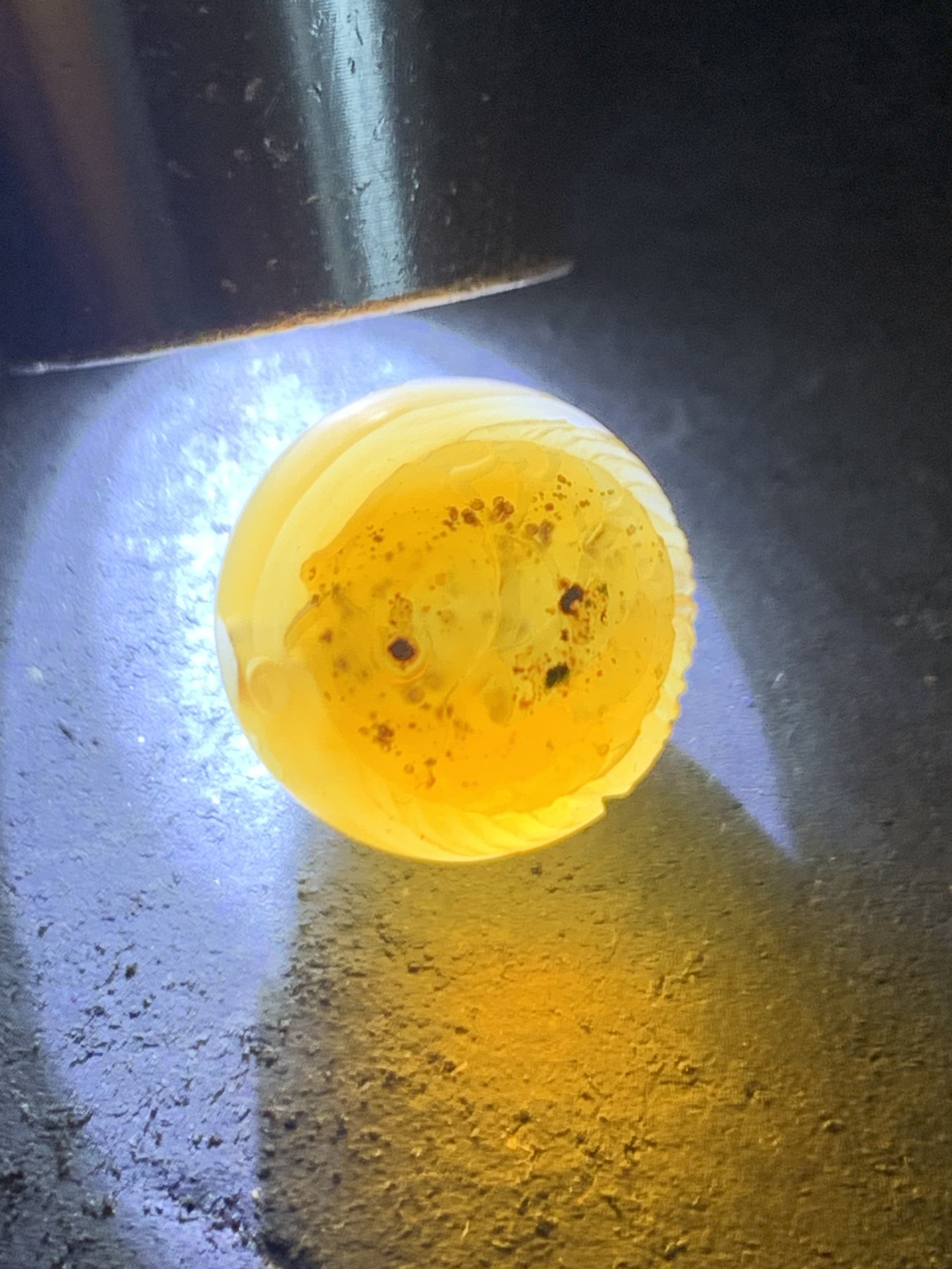 精美高玉化亚光冰粉色海洋玉髓手工俏色巧雕富贵有鱼圆珠一个