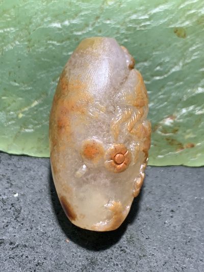 精美亚光冰飘糖心料战国红玛瑙手工俏色巧雕喜上眉梢桶珠一个， 精美亚光冰飘糖心料战国红玛瑙手工俏色巧雕喜上眉梢桶珠一个，