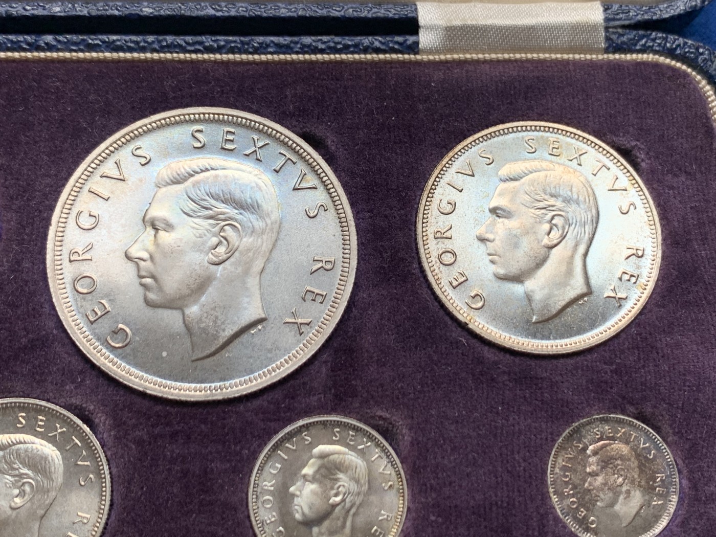 《竞宝斋》第264场-周日，周一 2场连拍 (全场包邮) 1952开普敦建立300周年纪念精制套币 6银3铜 主币状态非常好 潜力币 细节见图