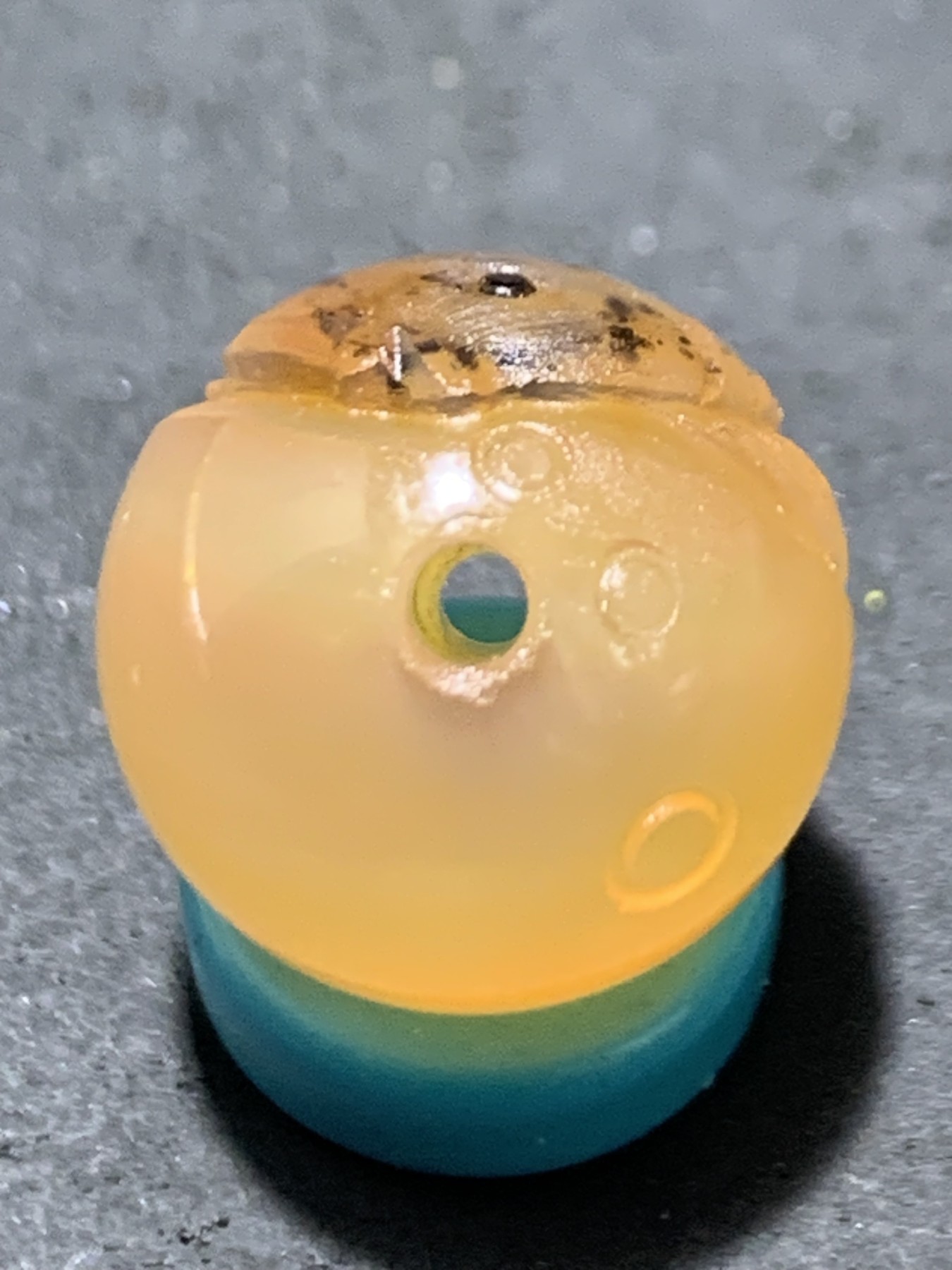 精美高玉化亚光冰粉色海洋玉髓手工俏色巧雕富贵有鱼圆珠一个