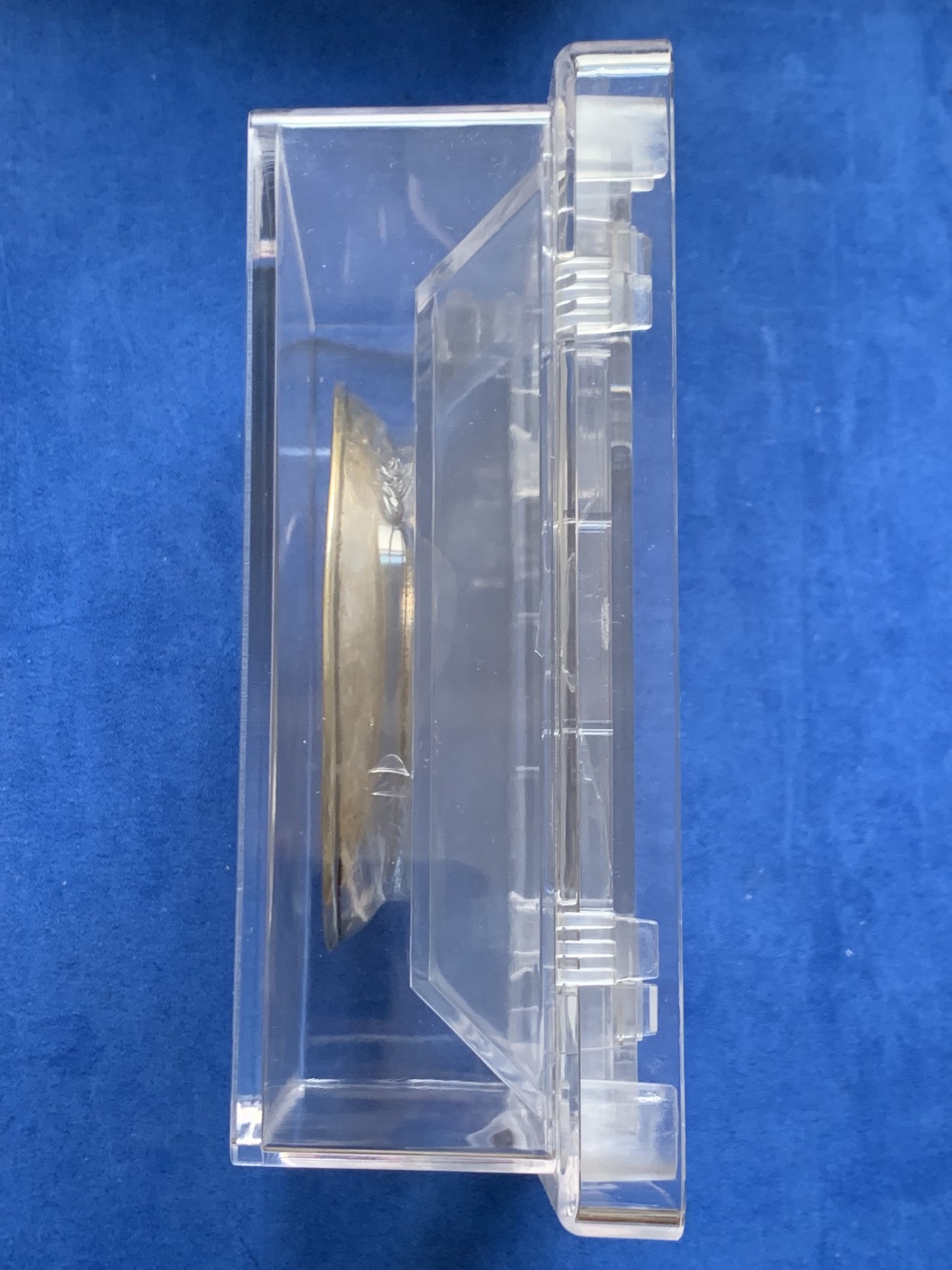 《竞宝斋》第264场-周日，周一 2场连拍 (全场包邮) 公博 美80 民国嵌银币银盘 67克 93MM 1805的地球双柱 8R 中西艺术结合的摆设作品 盒子非常大气 适合摆放