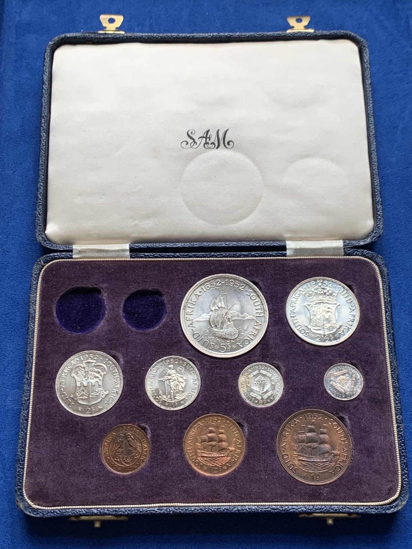 《竞宝斋》第264场-周日，周一 2场连拍 (全场包邮) 1952开普敦建立300周年纪念精制套币 6银3铜 主币状态非常好 潜力币 细节见图