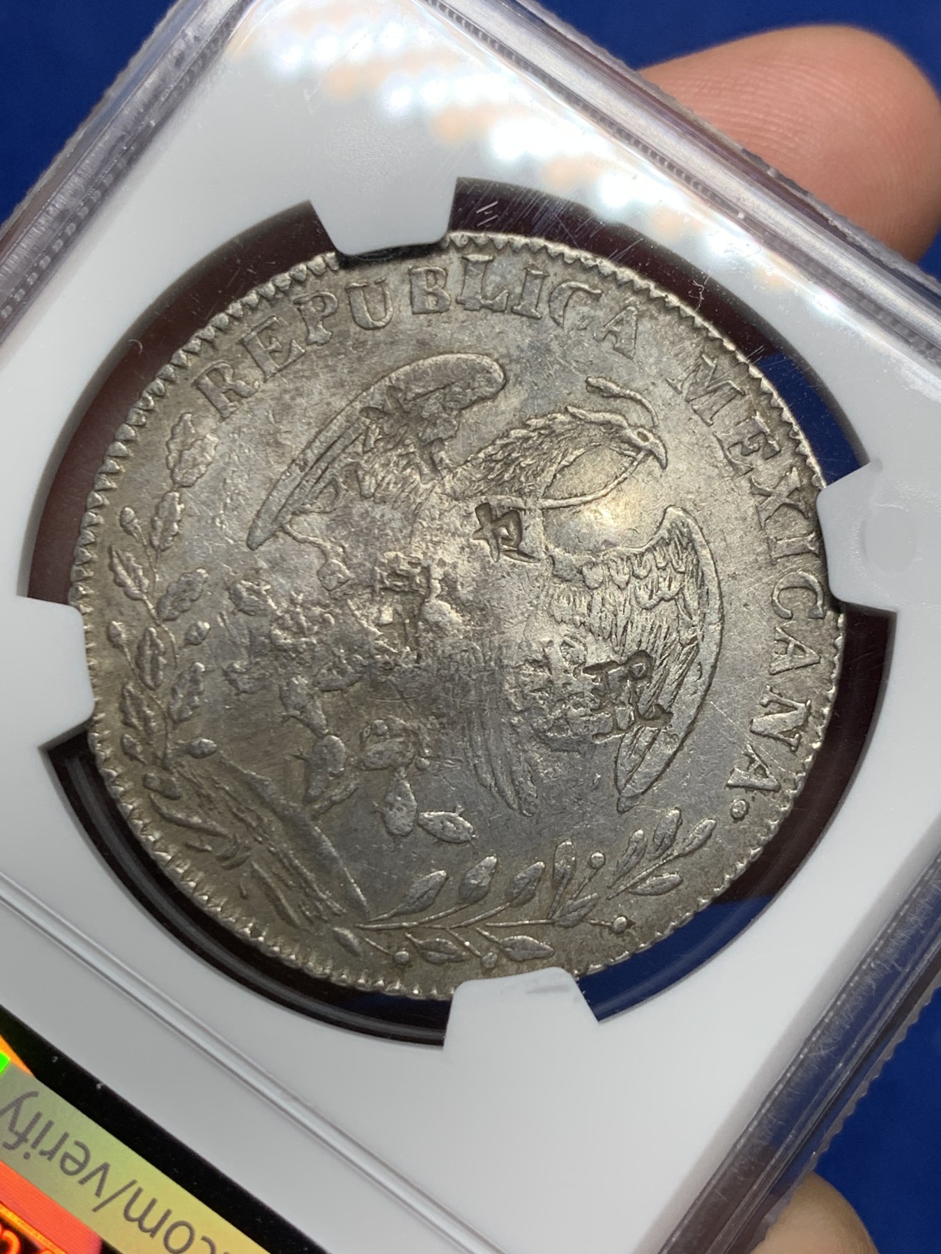 《竞宝斋》第264场-周日，周一 2场连拍 (全场包邮) NGC VF 墨西哥联邦共和国 1849 Go PF 8R 鹰洋 在华流通版本 带戳记银币(.903) 瓜纳华托造币厂 27.07克  厚重历史韵味流通币 极有可能是作为战争赔款流入欧洲的一枚 戳记最显眼的是一个“杀”字戳记 霸气外露  盒子侧面有裂纹