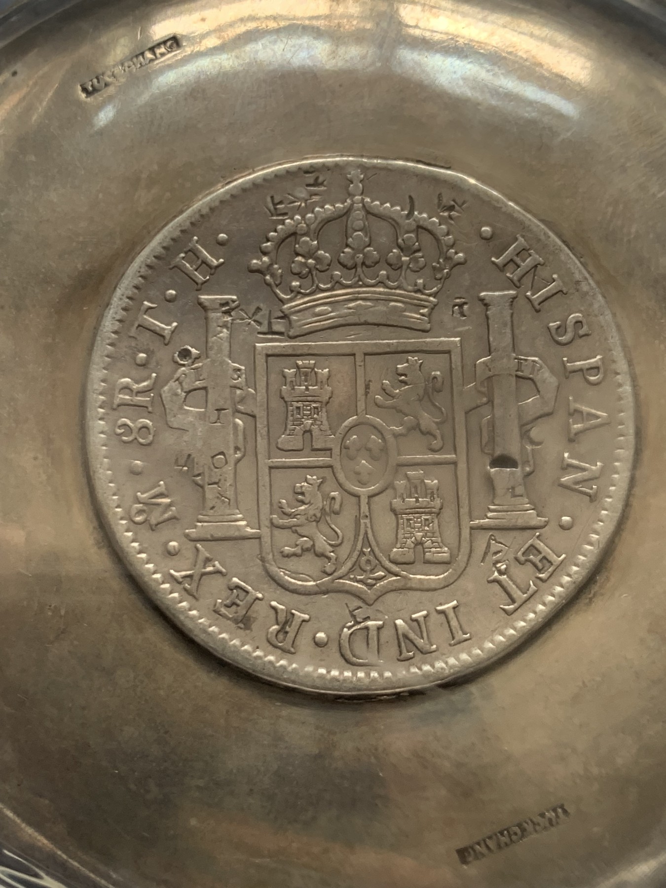 《竞宝斋》第264场-周日，周一 2场连拍 (全场包邮) 公博 美80 民国嵌银币银盘 67克 93MM 1805的地球双柱 8R 中西艺术结合的摆设作品 盒子非常大气 适合摆放