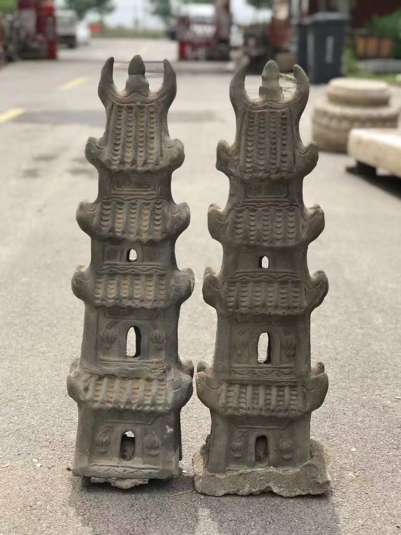 清代，陶制风水宝塔 一对  造型独特，皮壳包浆浑厚 ，寓意好。尺寸23×11厘米  高75厘米