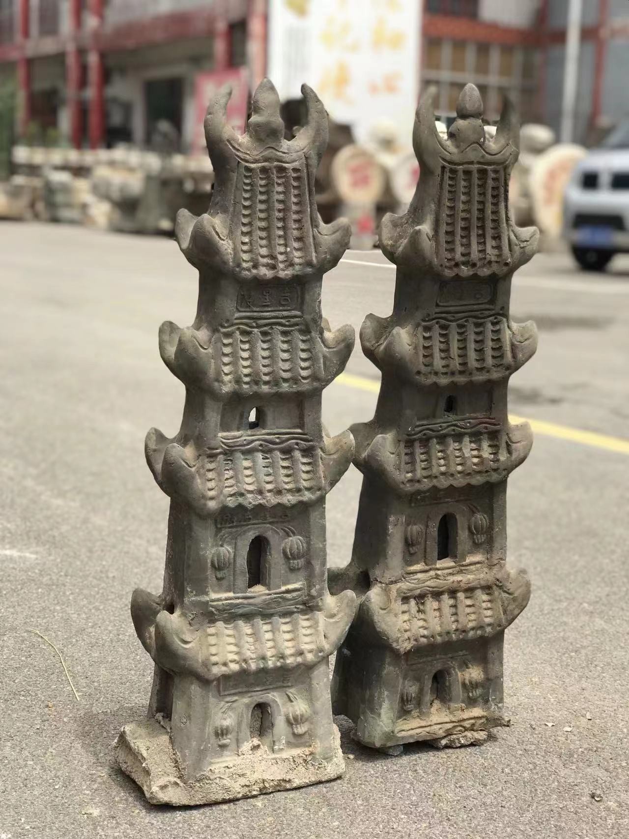 清代，陶制风水宝塔 一对  造型独特，皮壳包浆浑厚 ，寓意好。尺寸23×11厘米  高75厘米