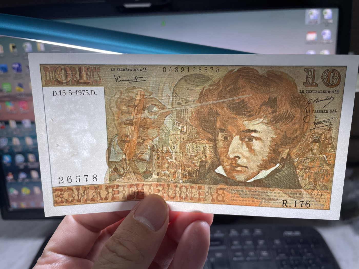 2024年集古藏今外币拍卖第五期-第10场—纸币场，本期拍完结算发货（总第50拍） 近全新1975年法国10法郎，有针眼