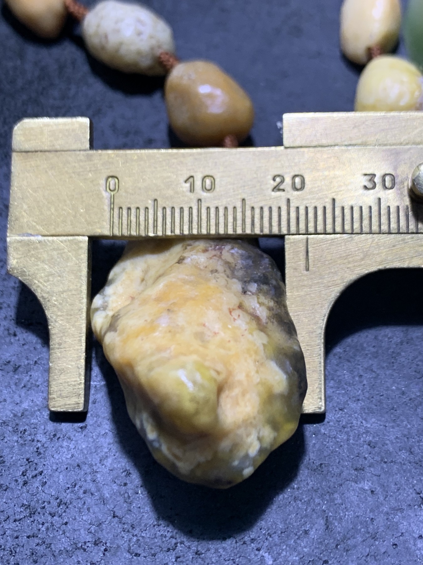 精美阿拉善老料鱼籽纹筋脉石玛瑙项链一条