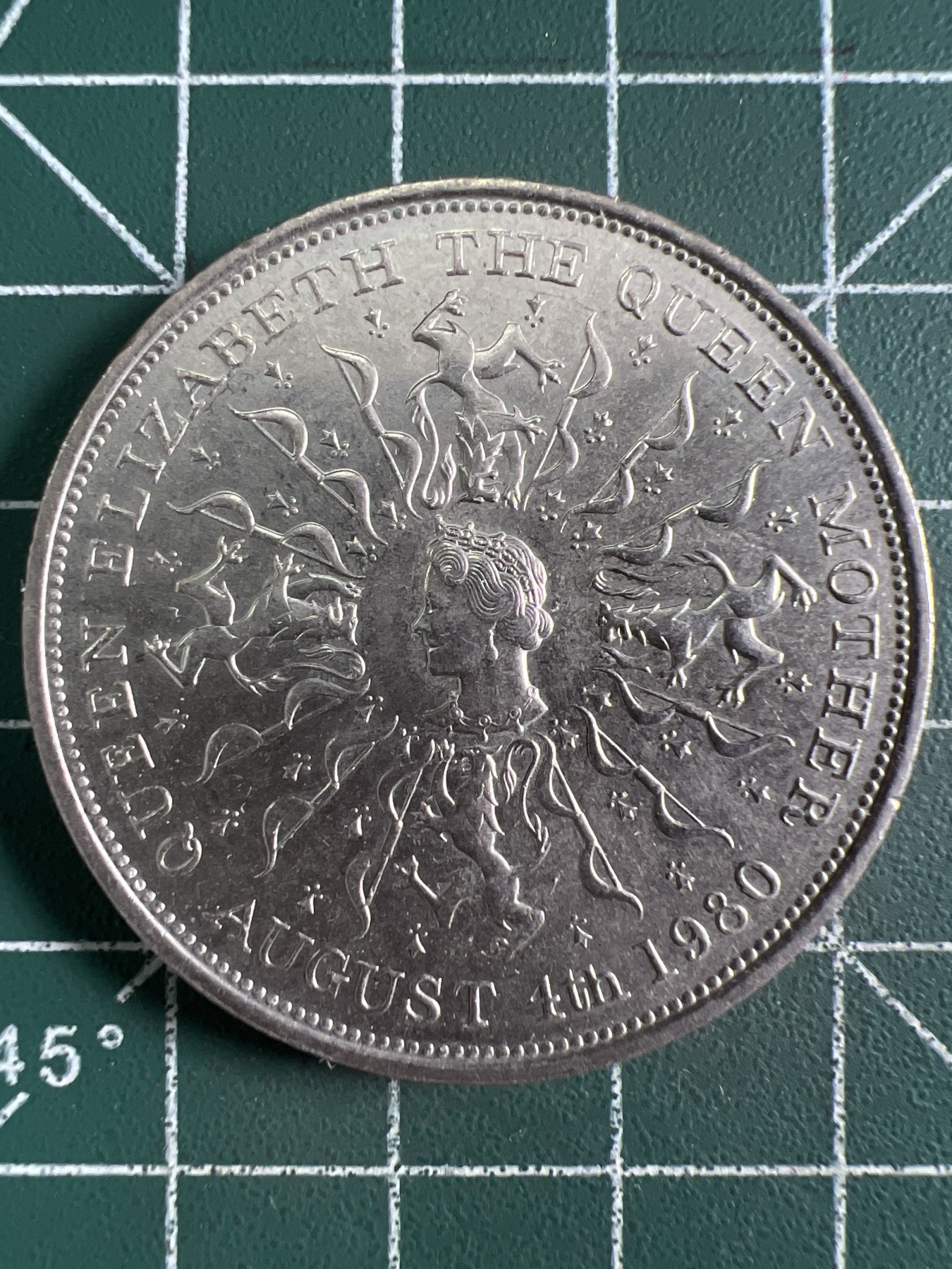第663期 硬币专场 （无押金，捡漏，全场50包邮，偏远地区除外，接收代拍业务，本店十天发一次货） 英国1980年伊丽莎白皇太后克朗型纪念币