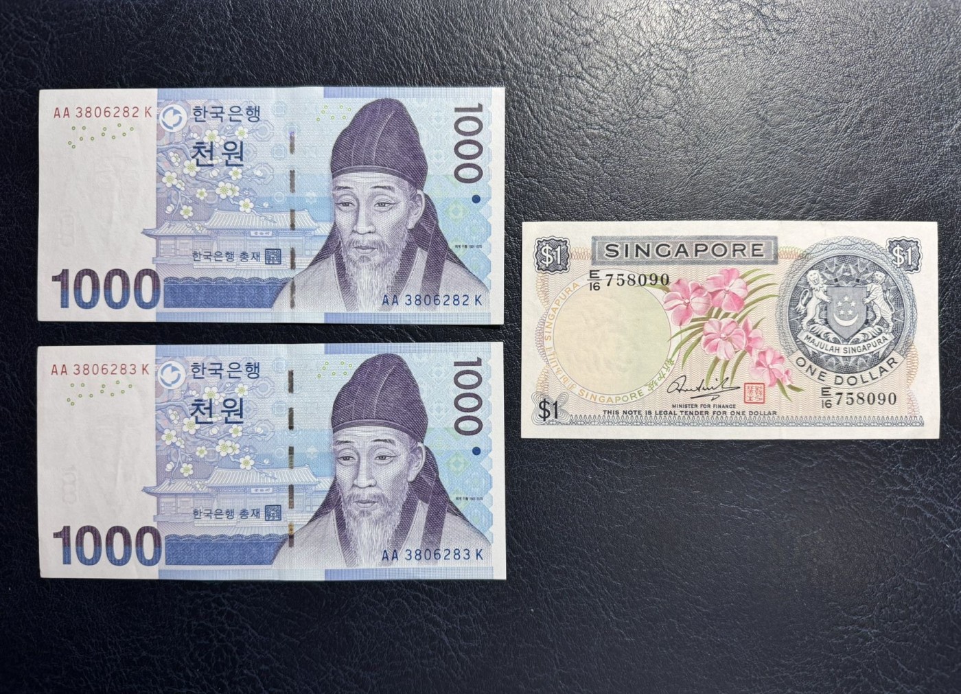 收藏联盟Quantum Auction 第342期拍卖  韩国2007年版1000元AA冠两张和新加坡1967年版1元 非全新 品相如图