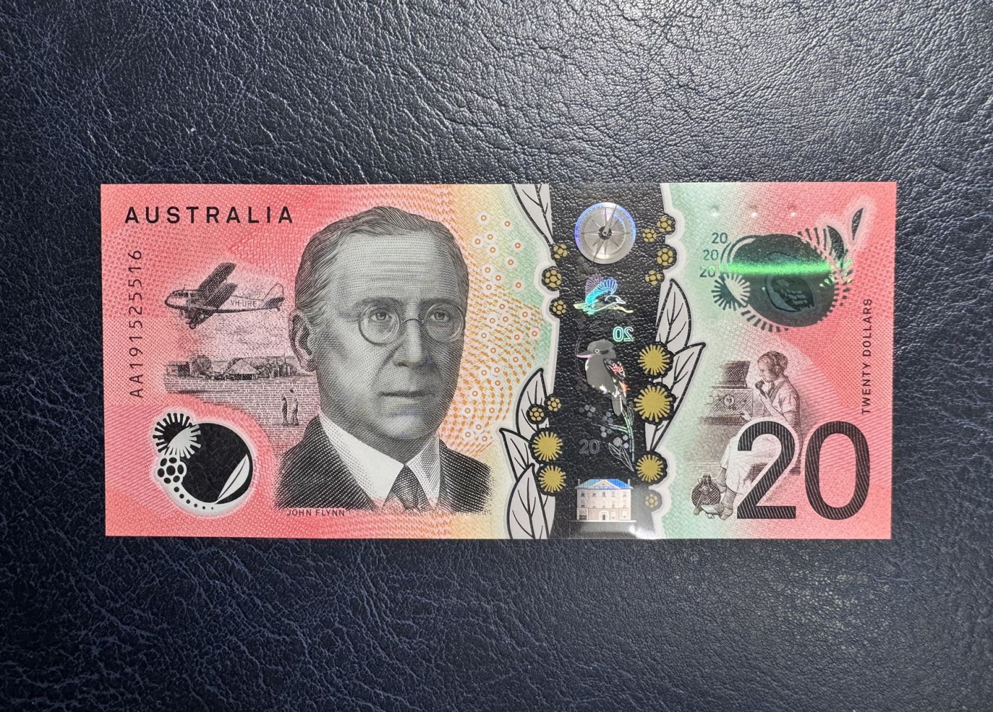 收藏联盟Quantum Auction 第342期拍卖  澳大利亚2019年20元 品相全新UNC 首发AA冠 号码无4  “皇家飞行医生服务”组织创始人 牧师 约翰.弗林