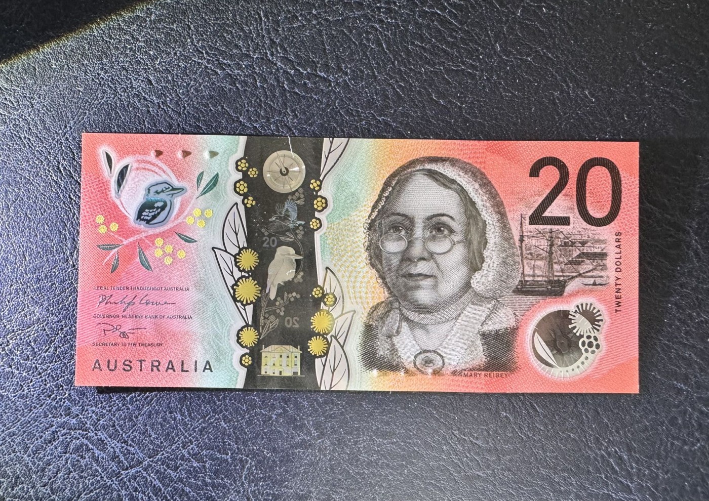 收藏联盟Quantum Auction 第342期拍卖  澳大利亚2019年20元 品相全新UNC 首发AA冠 号码无4  “皇家飞行医生服务”组织创始人 牧师 约翰.弗林