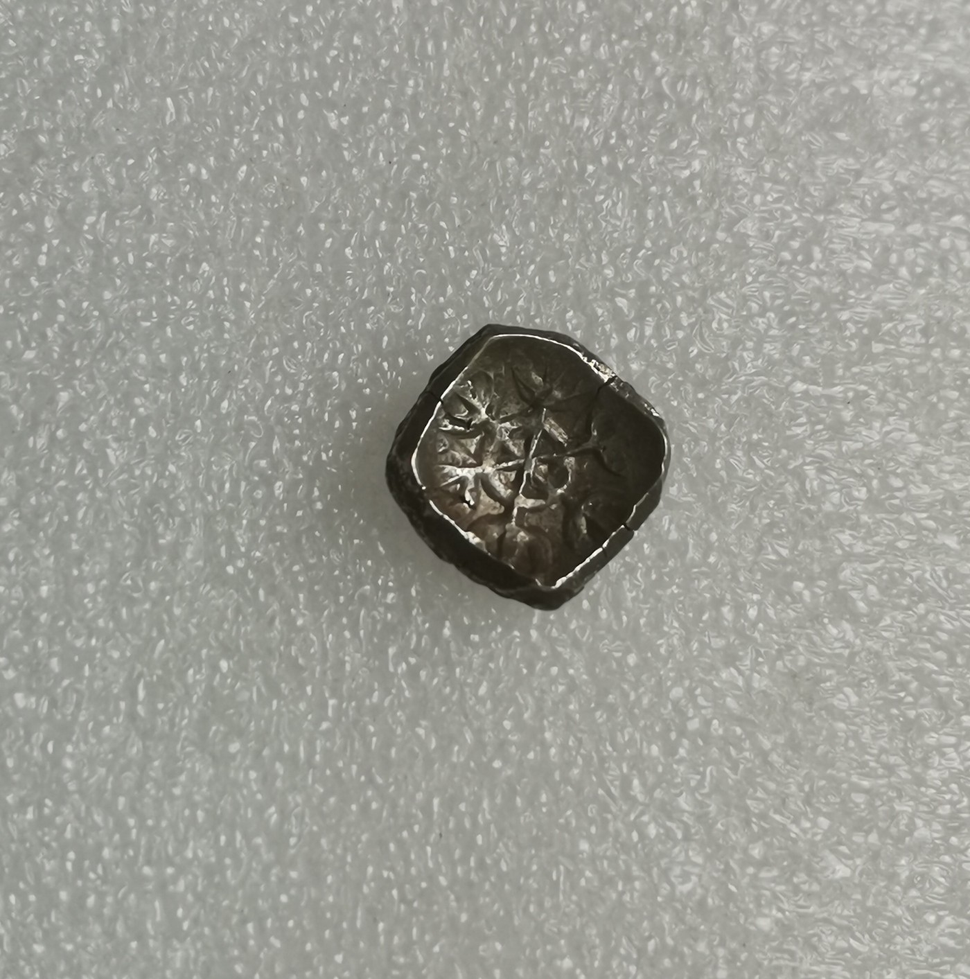 瓶子🏺第139期拍卖会  公元前5世纪  犍陀罗银币  六臂金刚杵图案