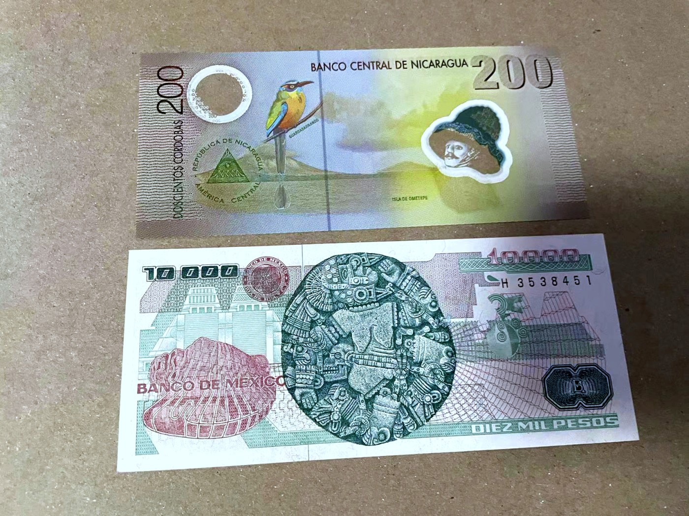 【Blue Auction】✨世界纸币精拍第470期【精】 【一组2张】尼加拉瓜 200科多巴 A/1首发冠 UNC&墨西哥 10000比索 UNC-