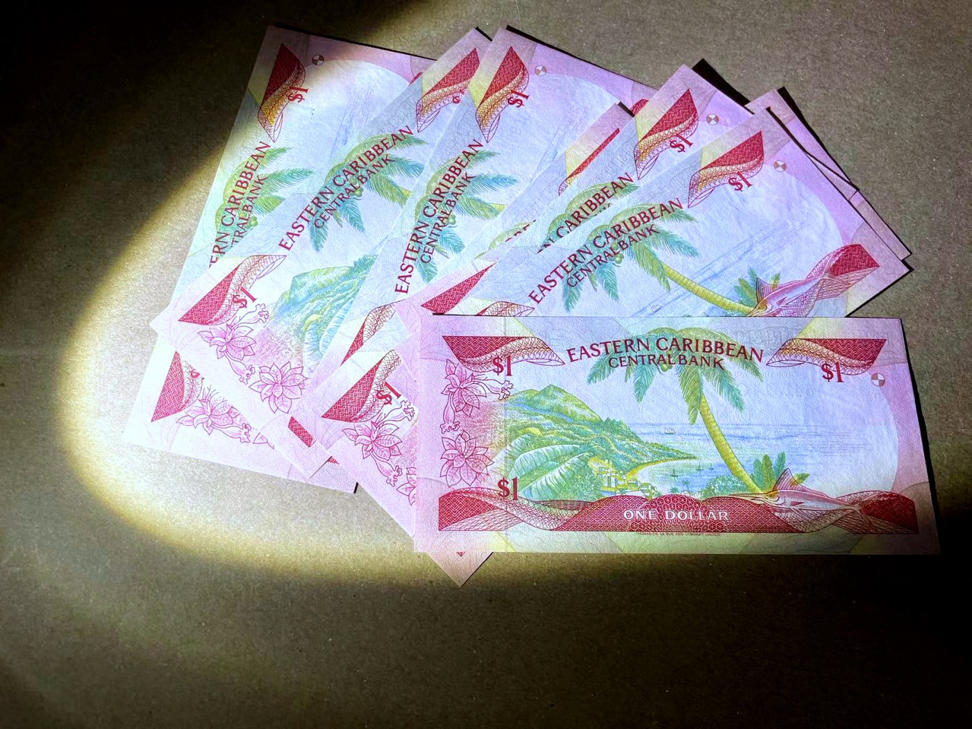 【Blue Auction】✨世界纸币精拍第470期【精】 【一组8张 含无47】东加勒比 1元 女王 全新UNC