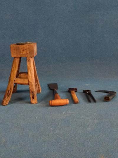 抗战时期军队用的钉马掌的工具一套   - 抗战时期军队用的钉马掌的工具一套  