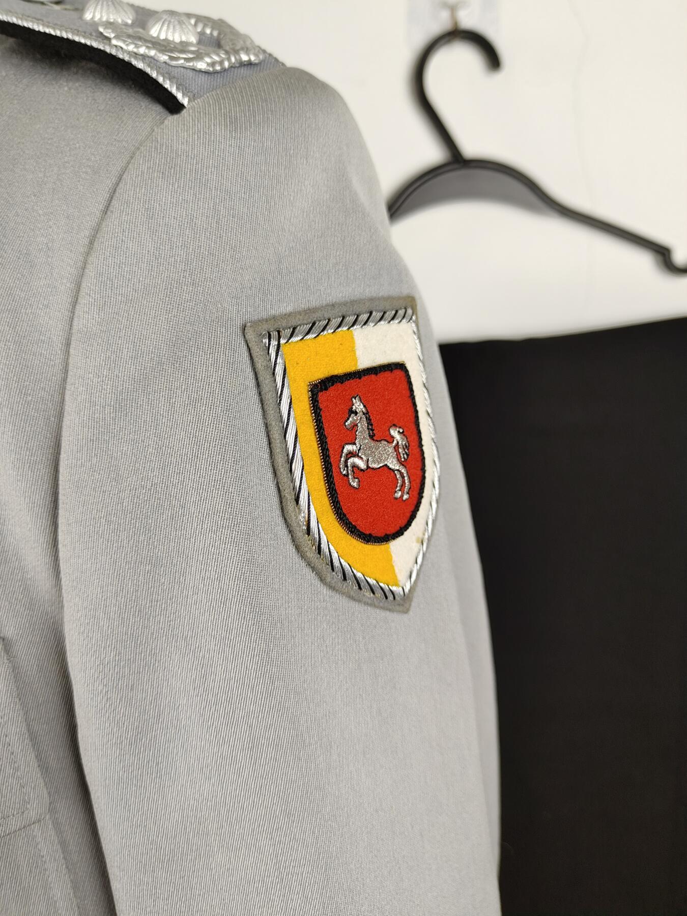 全场0元起拍 第153期 咸鱼国勋章拍卖专场 5月5日（周日）下午6：00开始 西德BW工兵常服中校一套 胸围104 肩宽46 衣长79 袖长65 腰围86 裤长101