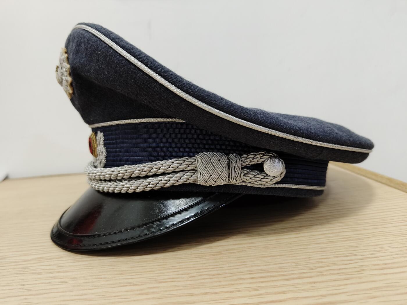 全场0元起拍 第153期 咸鱼国勋章拍卖专场 5月5日（周日）下午6：00开始 西德柏林警察大檐帽 58CM