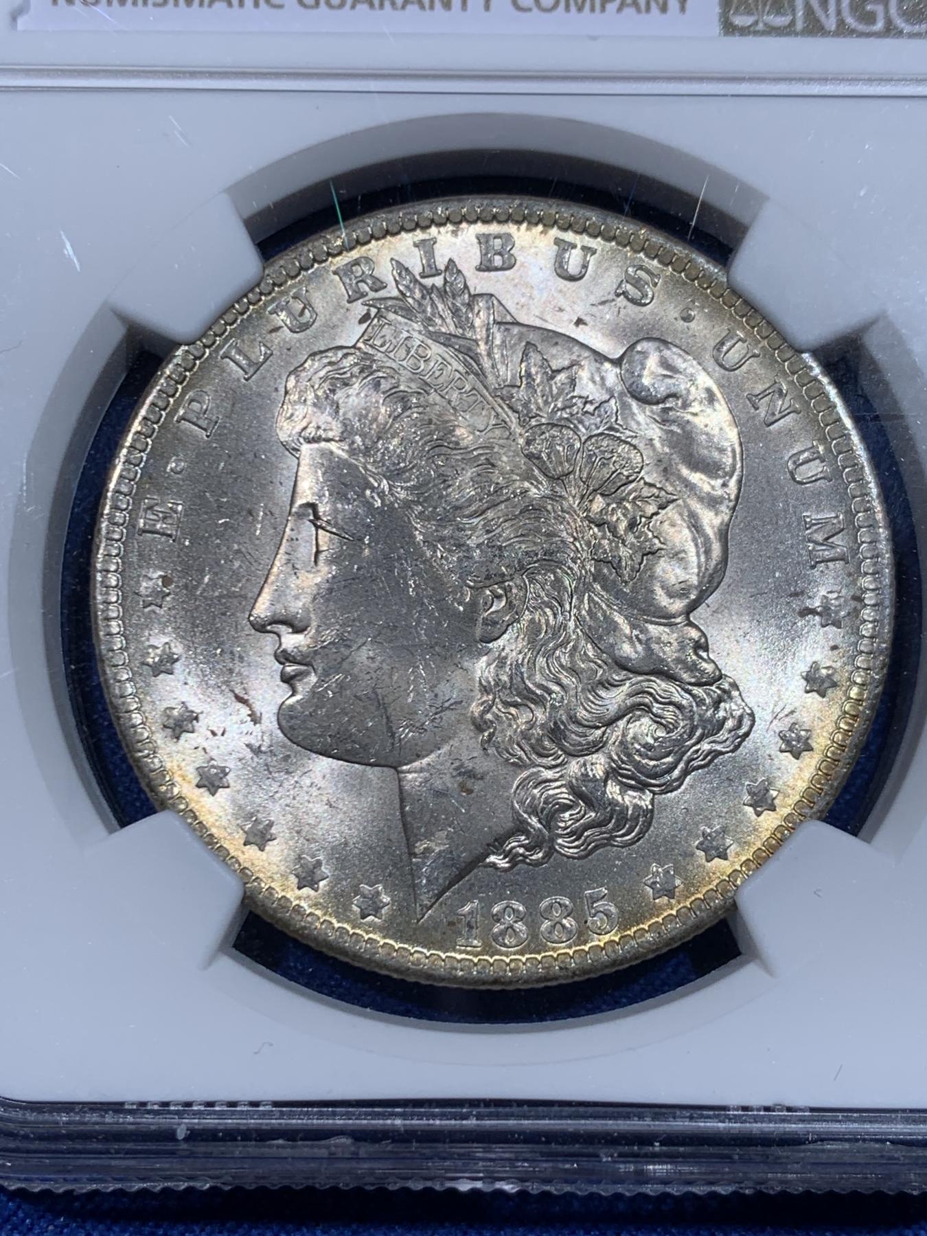 《竞宝斋》立夏专场特拍 （第2-1场）全场顺丰包邮 265场 NGC MS63 美国1885年摩根一美元银币 特色“一”字彩浆 五彩很漂亮