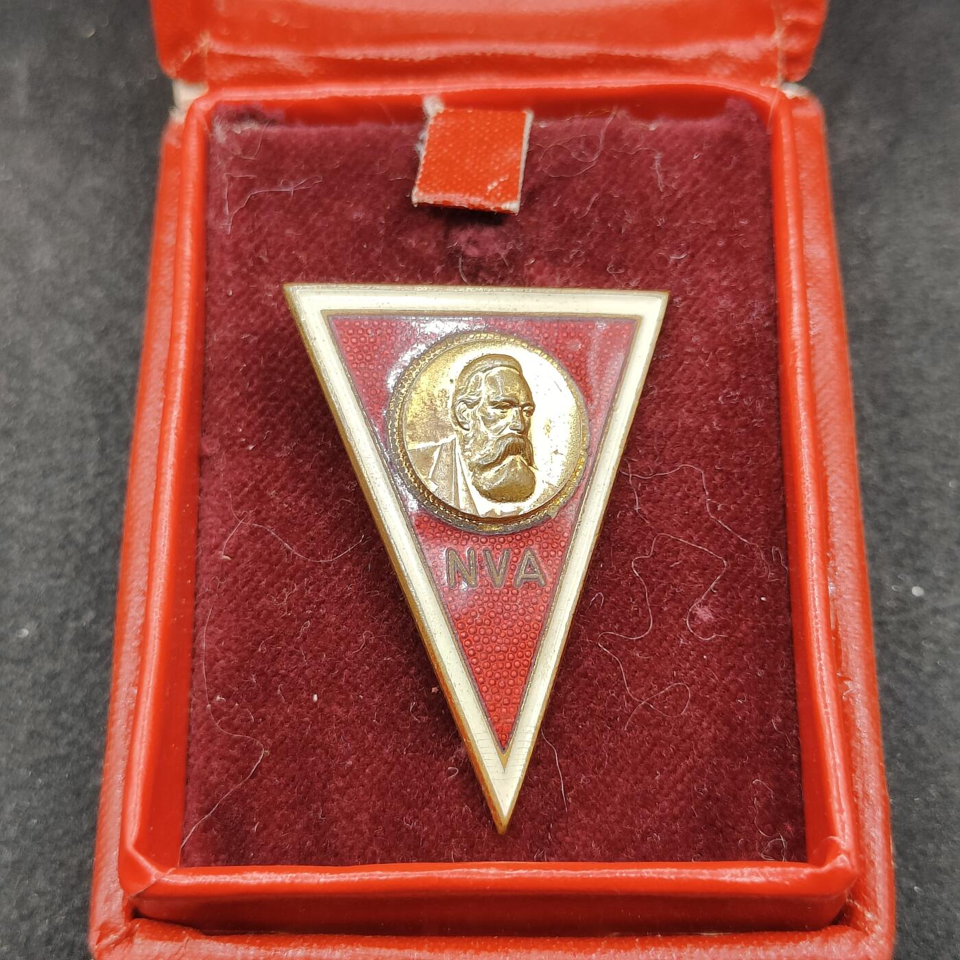 全场0元起拍 第153期 咸鱼国勋章拍卖专场 5月5日（周日）下午6：00开始 东德 NVA 恩格斯军校毕业证章 高级军官 将官用