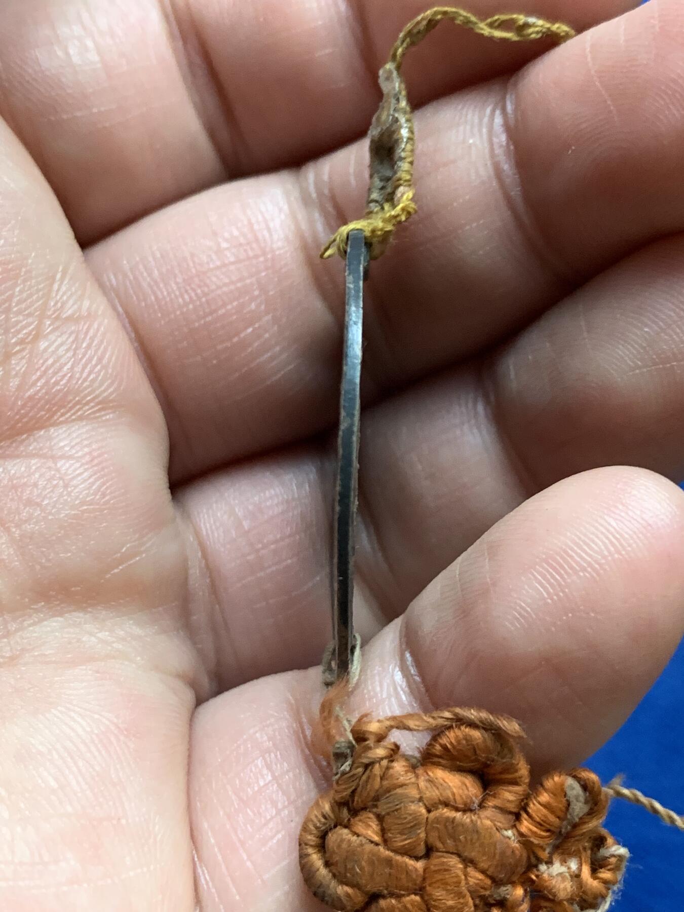 《竞宝斋》立夏专场特拍 （第2-1场）全场顺丰包邮 265场 安南1925年保大宝鑑二仪银币 佩戴有象征皇室的黄色流苏悬挂 日月二仪 保大皇帝用于外交赏赐法国殖民政府高级官员 细节见图